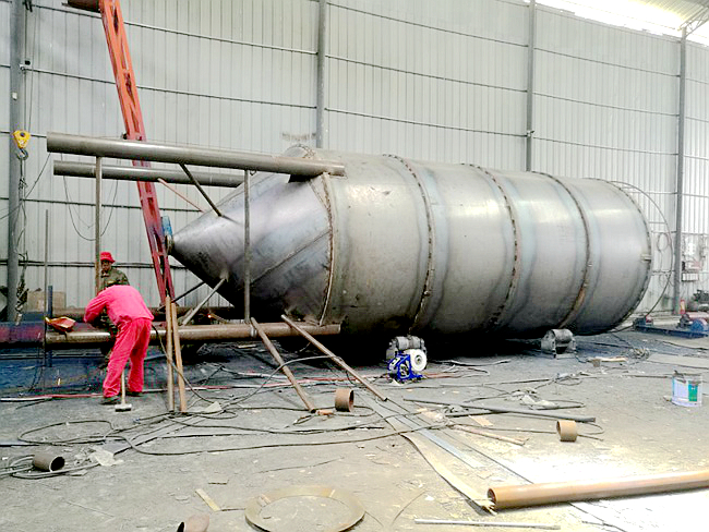 不銹鋼罐制作現(xiàn)場 不銹鋼罐制作現(xiàn)場